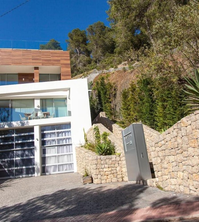 Resa estates Ibiza modern villa Cala llonga golf sale te koop entrance exterior.jpg